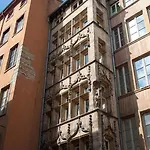 La Maison Debourg 아파트