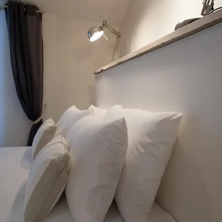 La Maison Debourg Apartman *