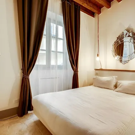 La Maison Debourg * Lione